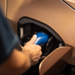 Chauffeurs VTC : pourquoi un câble de recharge renforcé devient rapidement indispensable pour une Tesla Model 3 ou une Peugeot e-2008 ?