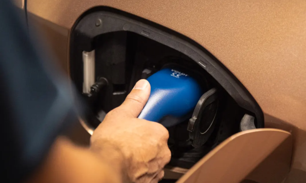 Chauffeurs VTC : pourquoi un câble de recharge renforcé devient rapidement indispensable pour une Tesla Model 3 ou une Peugeot e-2008 ?