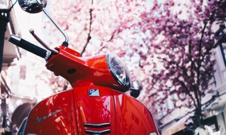 Taxi, VTC ou moto-taxi : quelle solution choisir pour se déplacer rapidement à Paris ?